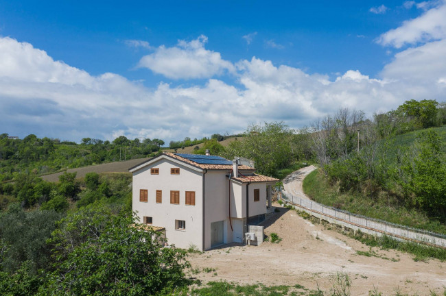 Casa indipendente in vendita a Sant'Angelo in Pontano