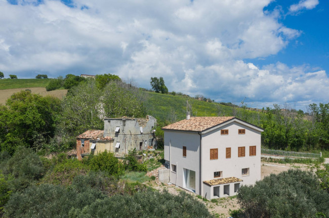 Casa indipendente in vendita a Sant'Angelo in Pontano