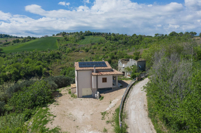 Casa indipendente in vendita a Sant'Angelo in Pontano