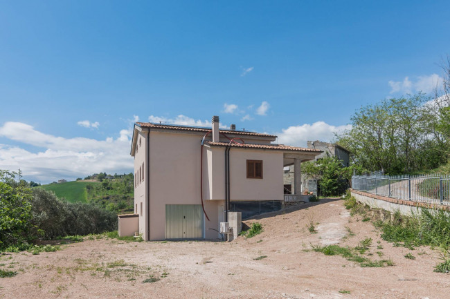 Casa indipendente in vendita a Sant'Angelo in Pontano