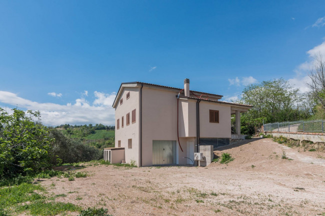 Casa indipendente in vendita a Sant'Angelo in Pontano