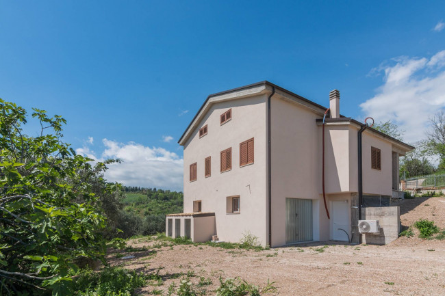 Casa indipendente in vendita a Sant'Angelo in Pontano