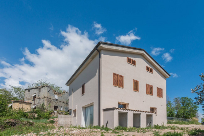 Casa indipendente in vendita a Sant'Angelo in Pontano