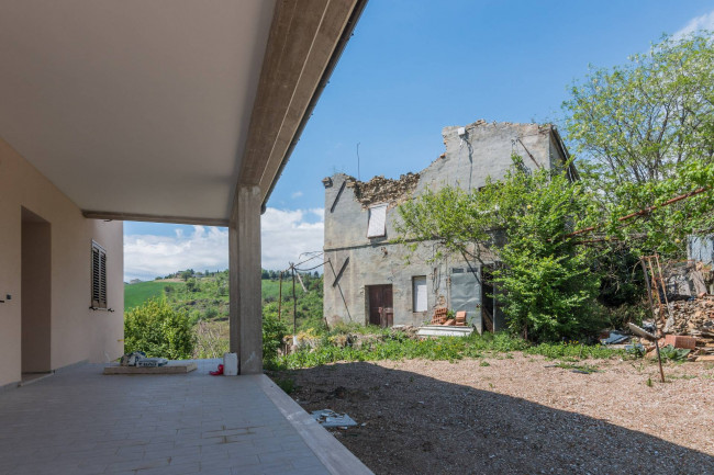 Casa indipendente in vendita a Sant'Angelo in Pontano