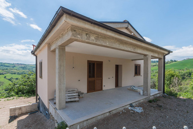  for sale in Sant'Angelo in Pontano