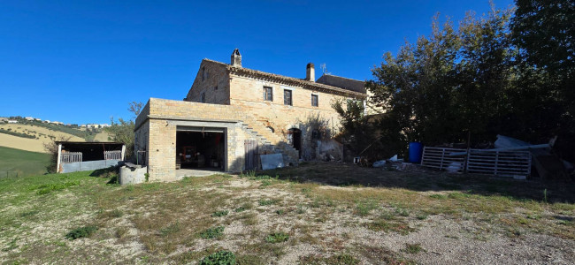 Rustico in vendita a Fermo