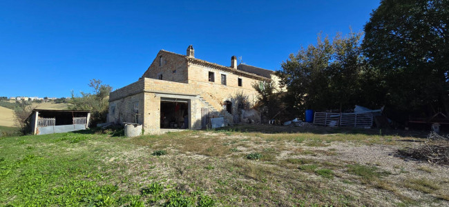 Rustico in vendita a Fermo