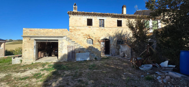 Rustico in vendita a Fermo