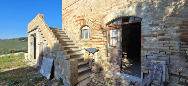 Rustico in vendita a Fermo