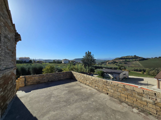 Rustico in vendita a Fermo