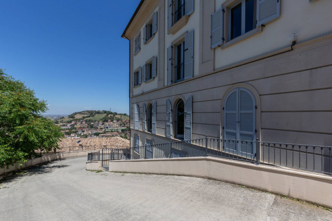 Box o garage in vendita a Fermo