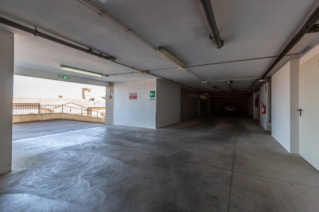 Box o garage in vendita a Fermo