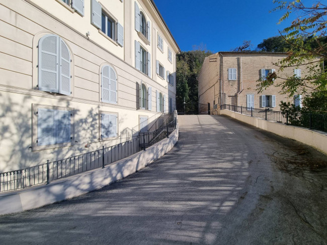 Box o garage in vendita a Fermo