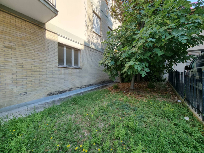 Locale commerciale in vendita a Fermo