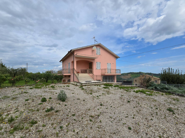 Casa singola in vendita a Monte Rinaldo