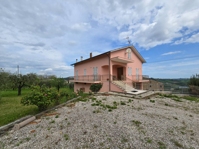 Casa singola in vendita a Monte Rinaldo