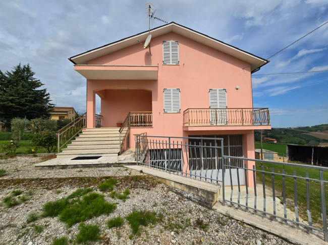 Casa singola in vendita a Monte Rinaldo