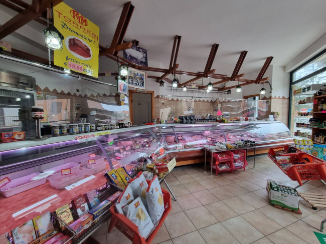 Locale commerciale in affitto a Fermo