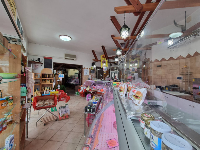 Locale commerciale in affitto a Fermo