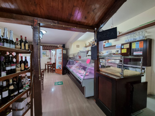 Locale commerciale in affitto a Fermo