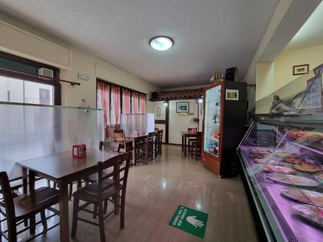 Locale commerciale in affitto a Fermo