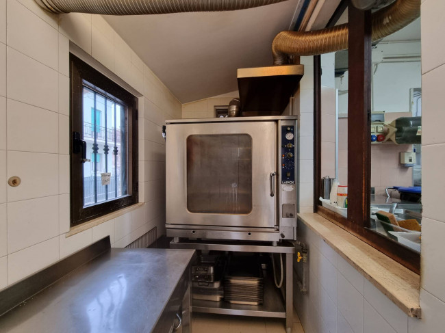 Locale commerciale in affitto a Fermo