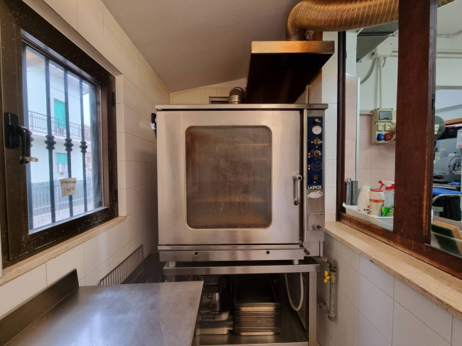 Locale commerciale in affitto a Fermo
