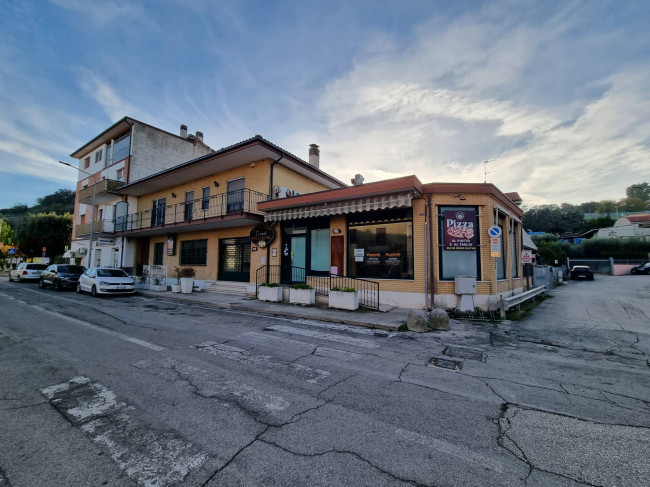 Locale commerciale in affitto a Fermo