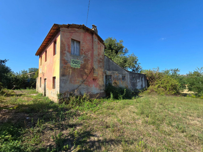 Rustico in vendita a Fermo