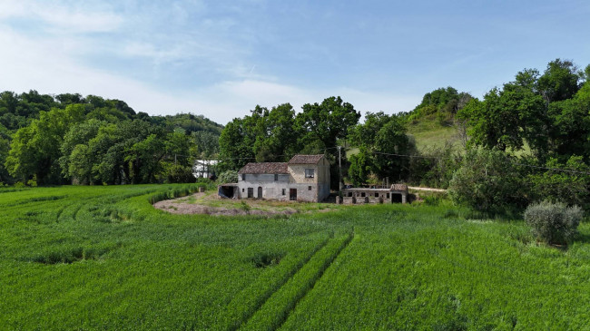 Casale in vendita a Montegiorgio