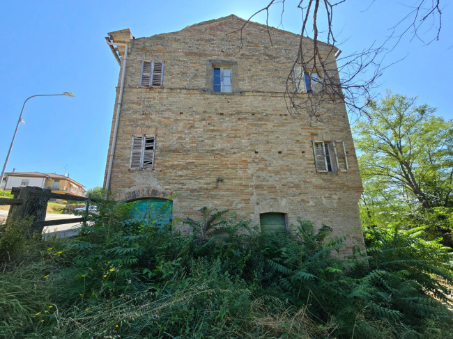 Casale in vendita a Montegiorgio