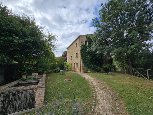 Casale in vendita a Sarnano