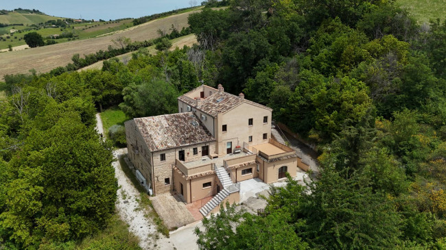 Casale in vendita a Fermo