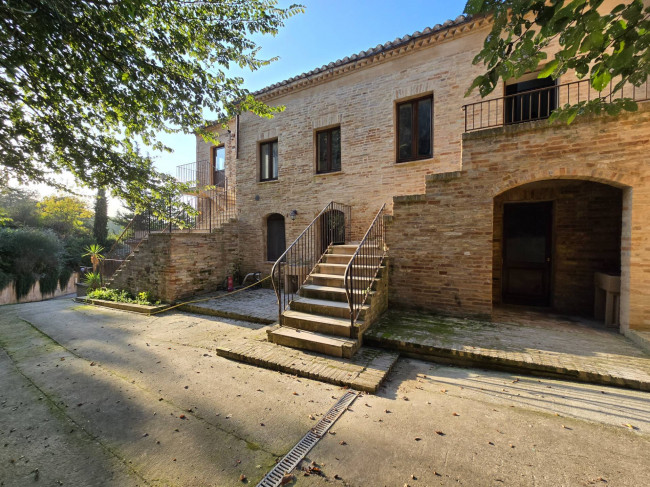 Casale in vendita a Fermo