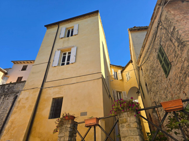 Casa indipendente in vendita a Monte San Martino