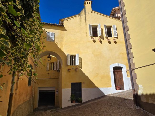 Casa indipendente in vendita a Monte San Martino