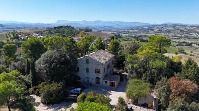 Casale in vendita a Fermo