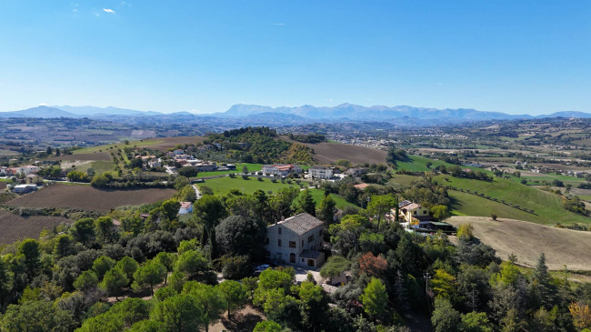 Casale in vendita a Fermo