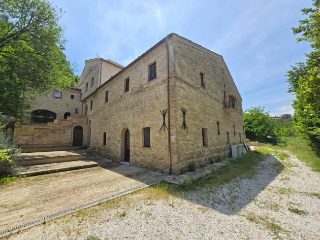 Casale in vendita a Fermo