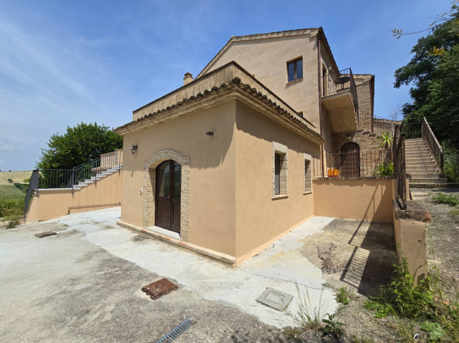 Casale in vendita a Fermo