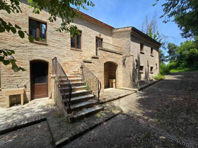 Casale in vendita a Fermo