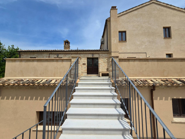 Casale in vendita a Fermo