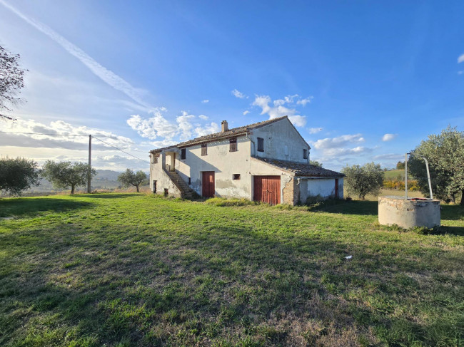 Rustic for sale in Montelupone
