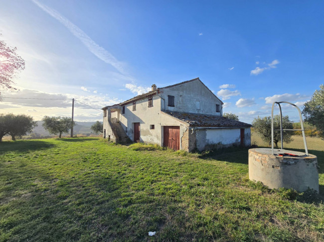 Rustico in vendita a Montelupone