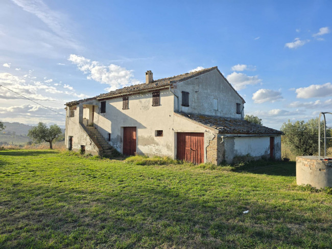 Rustico in vendita a Montelupone