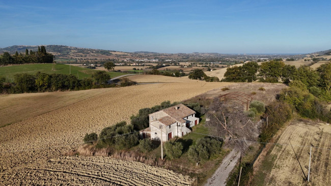 Rustico in vendita a Montelupone