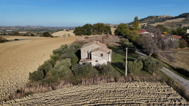 Rustico in vendita a Montelupone