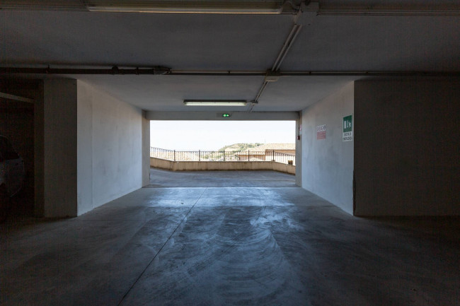 Box o garage in vendita a Fermo