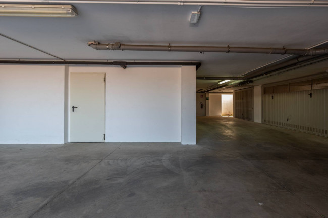 Box o garage in vendita a Fermo