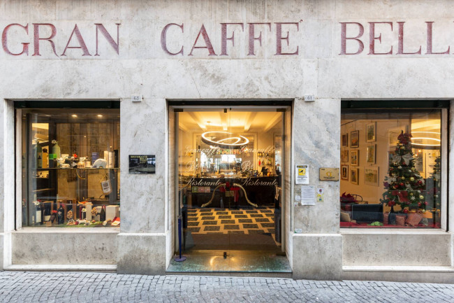 Locale commerciale in vendita a Fermo